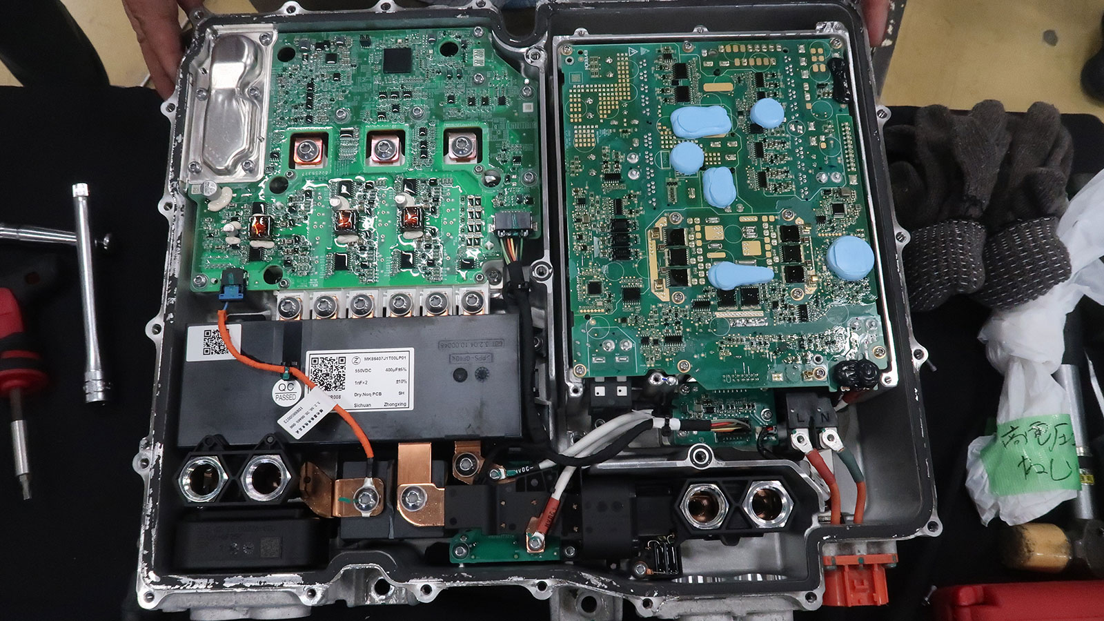中国EVの電動アクスル分解、OBC・デデコン一体　筐体4区分で部品交換配慮
