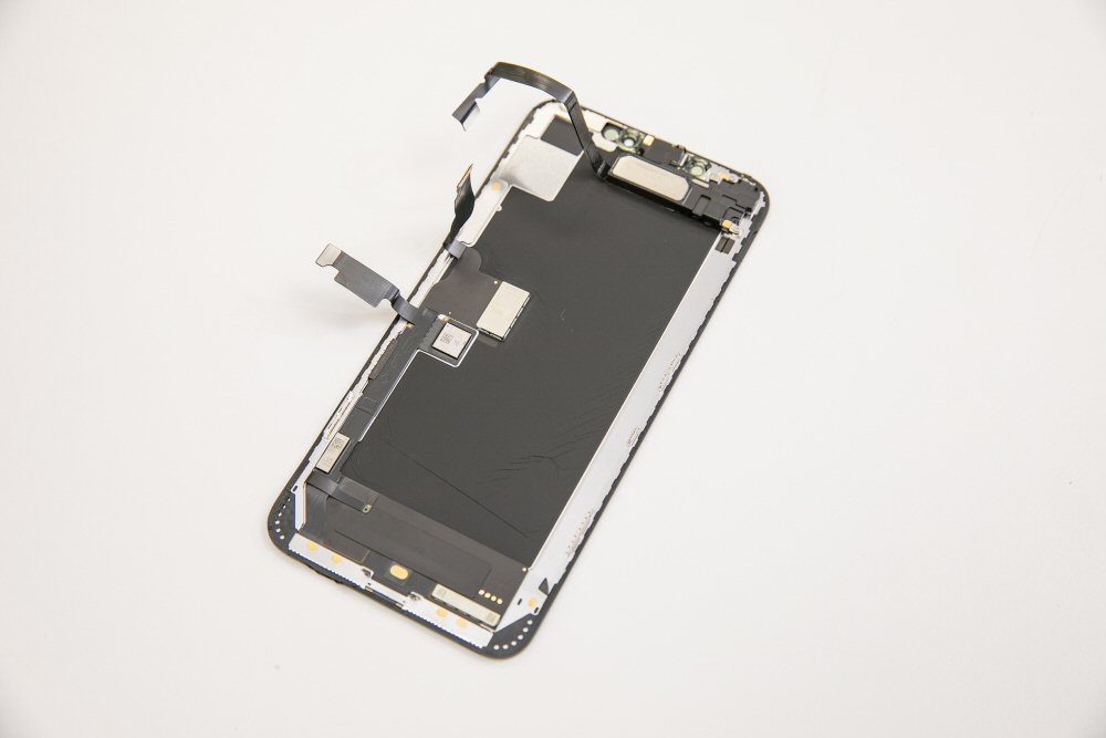 iPhone Xそっくり、でもメイン基板サイズに違い | 日経クロステック
