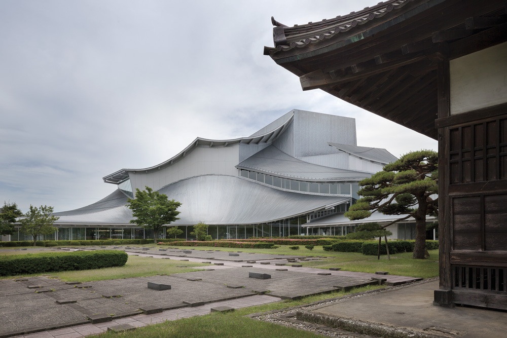 荘銀タクト鶴岡(鶴岡市文化会館)