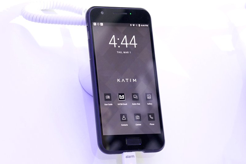 セキュリティ特化の要塞スマホ カメラとマイクを物理で切る 日経クロステック Xtech