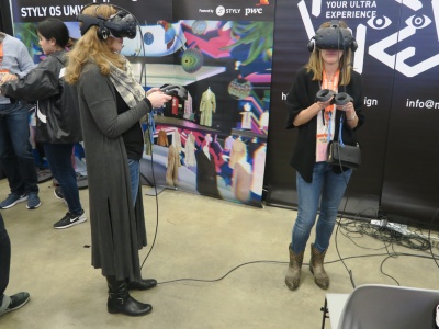 VRを活用した「2020 Shopping Experience -STYLY OS UMWELT-」の体験者