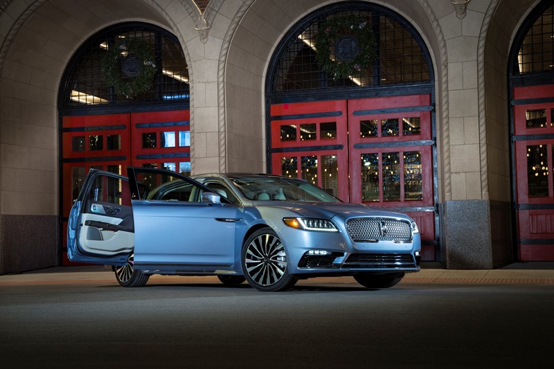 フォード、特別仕様の「リンカーン・コンチネンタル」を公開 | 日経