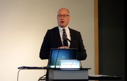 CC-Link協会欧州支部のGeneral ManagerであるJohn Browett氏がCC-Link IE TSNを紹介した