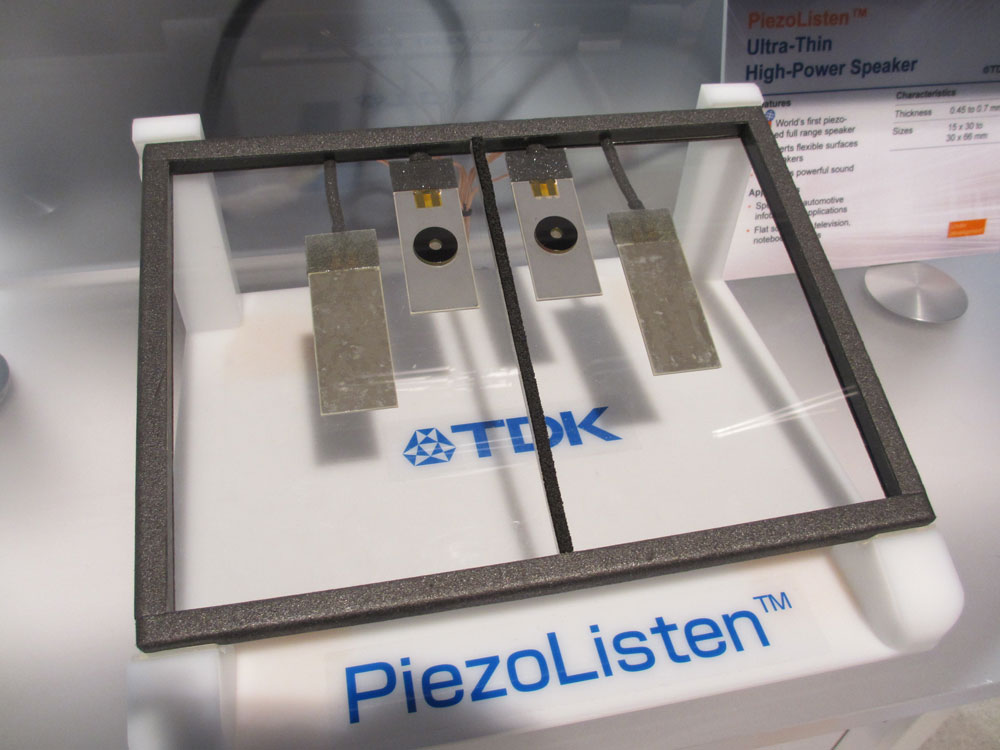 TDK、ピエゾ技術でパネルやダッシュボードをスピーカーに | 日経クロス
