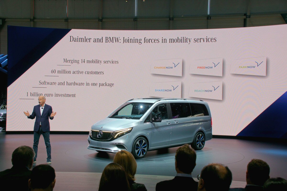 Daimler会長のDieter Zetsche氏は、モビリティーサービスや自動運転開発でドイツBMWと協業することをあらためて説明した（撮影：日経 xTECH）
