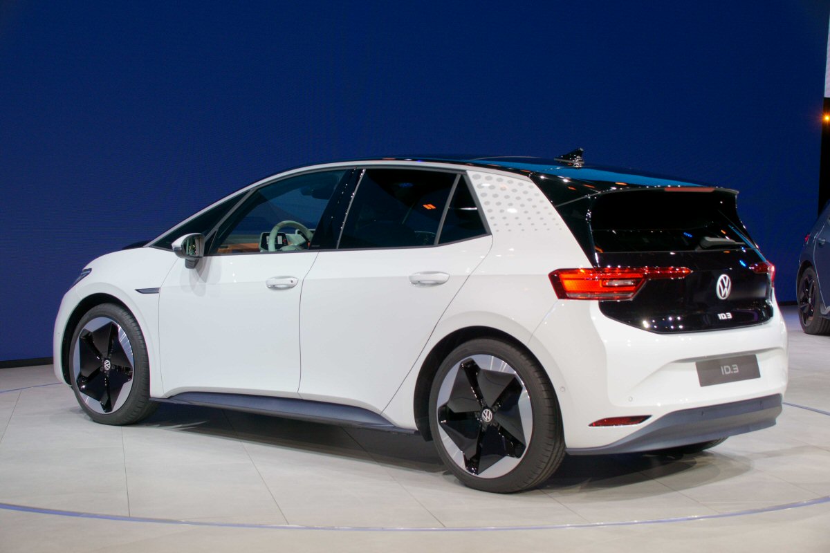 VW、新世代EV「ID.3」公開 OTA対応でソフト重視 | 日経クロステック