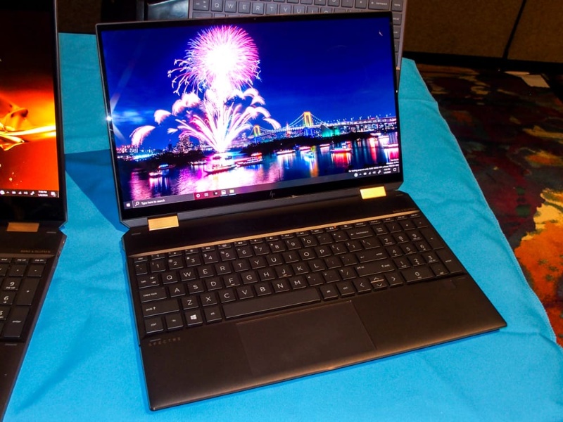 Hpが最新パソコン 4辺狭額縁 Spectre X360 15 や5g対応 Elite Dragonfly など 日経クロステック Xtech