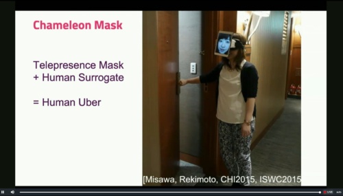 人間にディスプレーの仮面を付ける「カメレオンマスク」