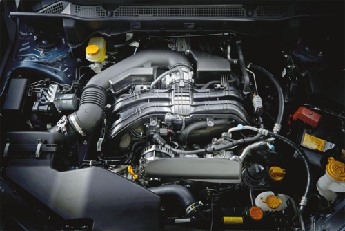 （a）スバルは水平対向4気筒ガソリンエンジンを2.0Lから2.5Lに変更。フォレスターに搭載する。