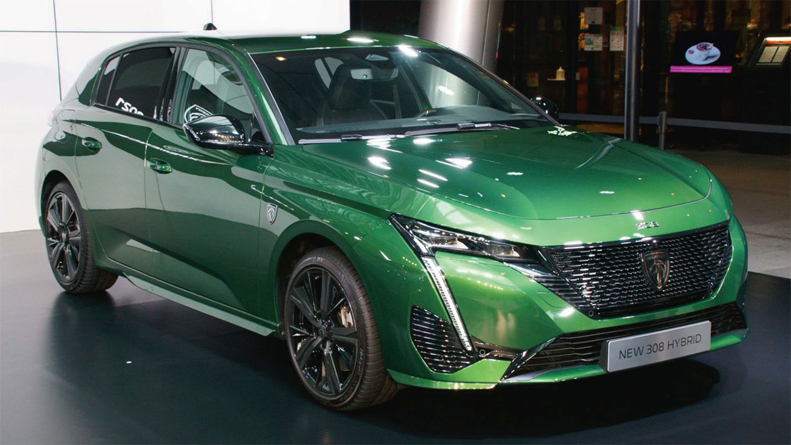 プジョー初のPHEV「3008」、強みは四輪駆動と価格競争力 | 日経クロス