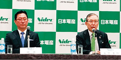 図2 新社長に就任した関潤氏(左)と、CEOの永守重信氏