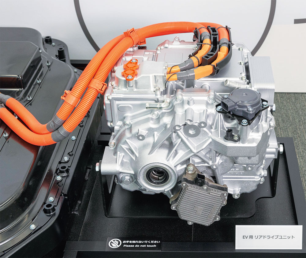 図2　後輪側のモーターとインバーター、減速機