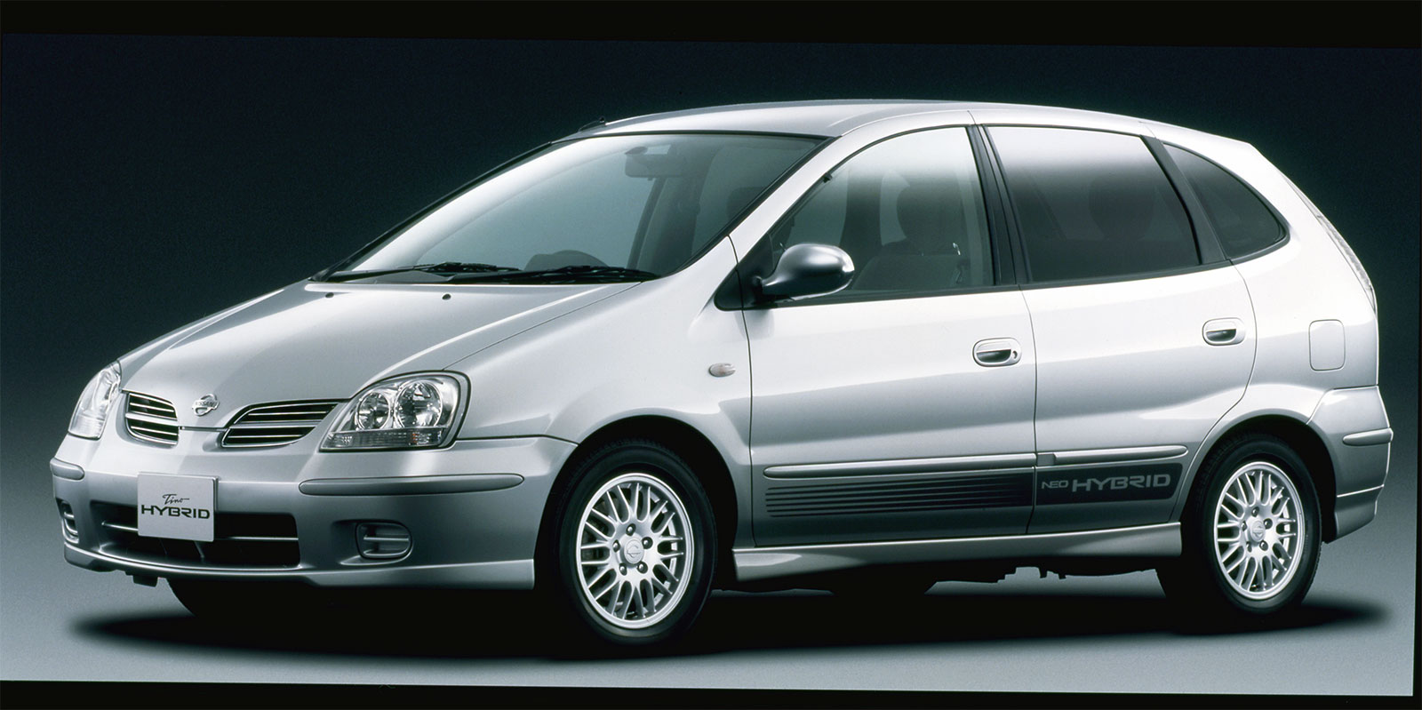 図1　日産自動車のHEV「ティーノハイブリッド」