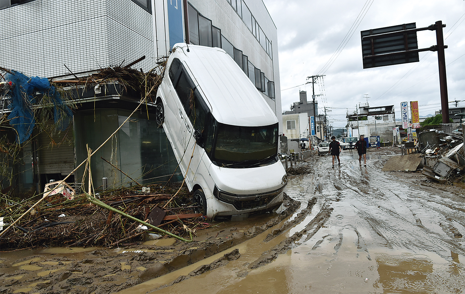 〔写真2〕人吉市の中心部が広範囲にわたって浸水