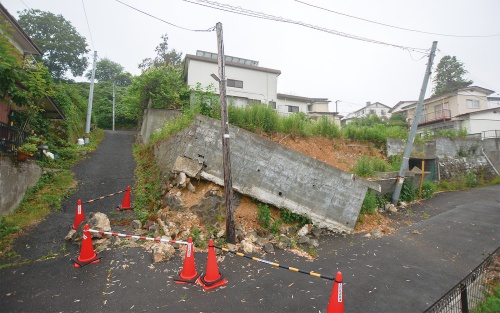 〔写真1〕福島県沖地震で崩れた擁壁