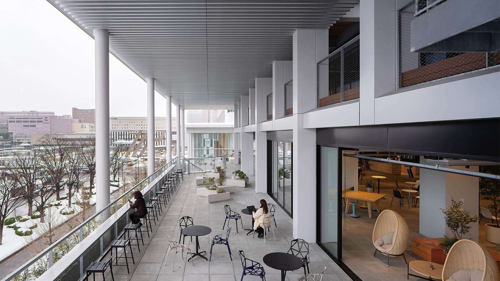 地銀の本店横に協創の場