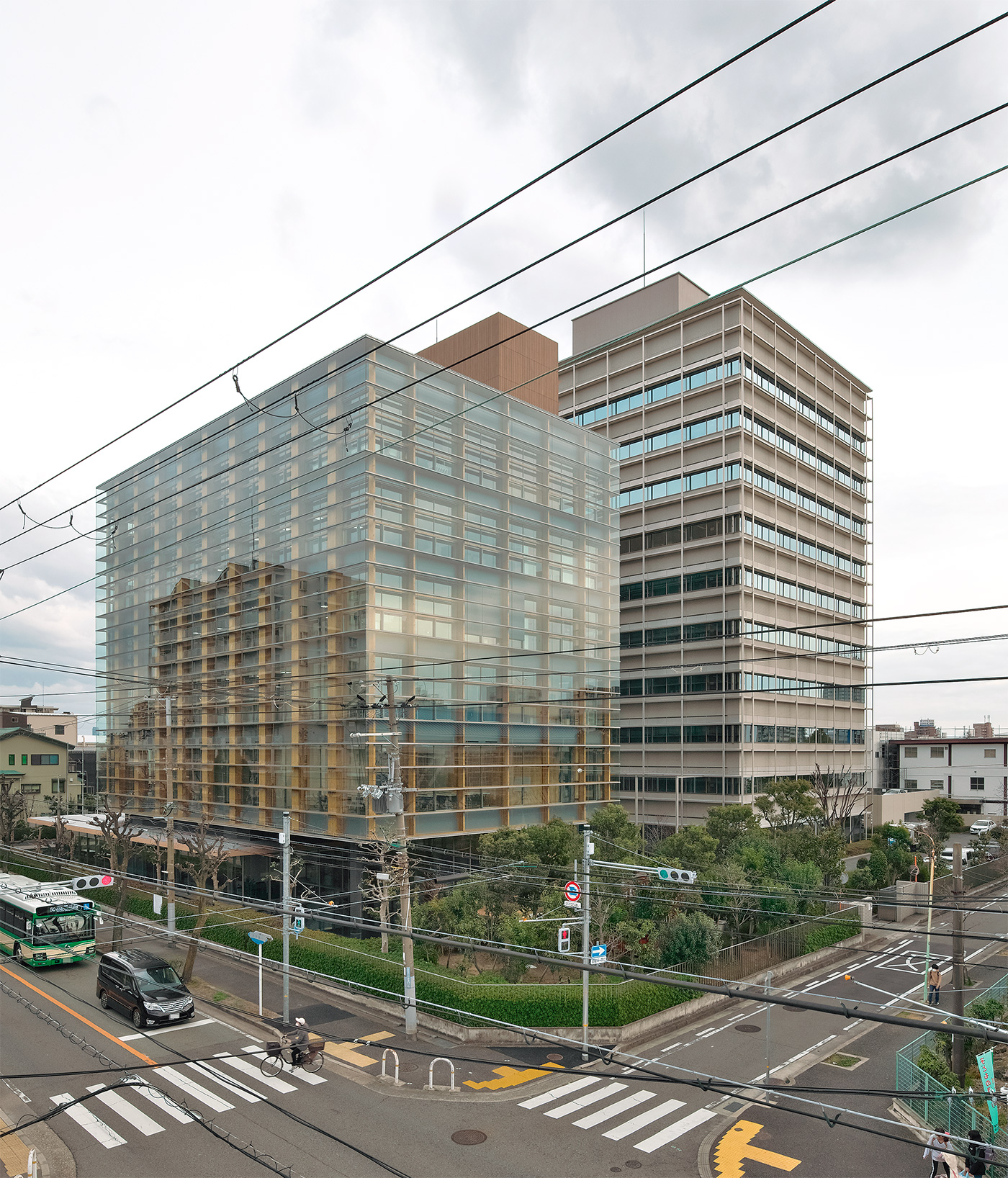 〔写真2〕街ににじみ出す木質感