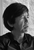 デザイン監修者:塚本 由晴(つかもと よしはる)