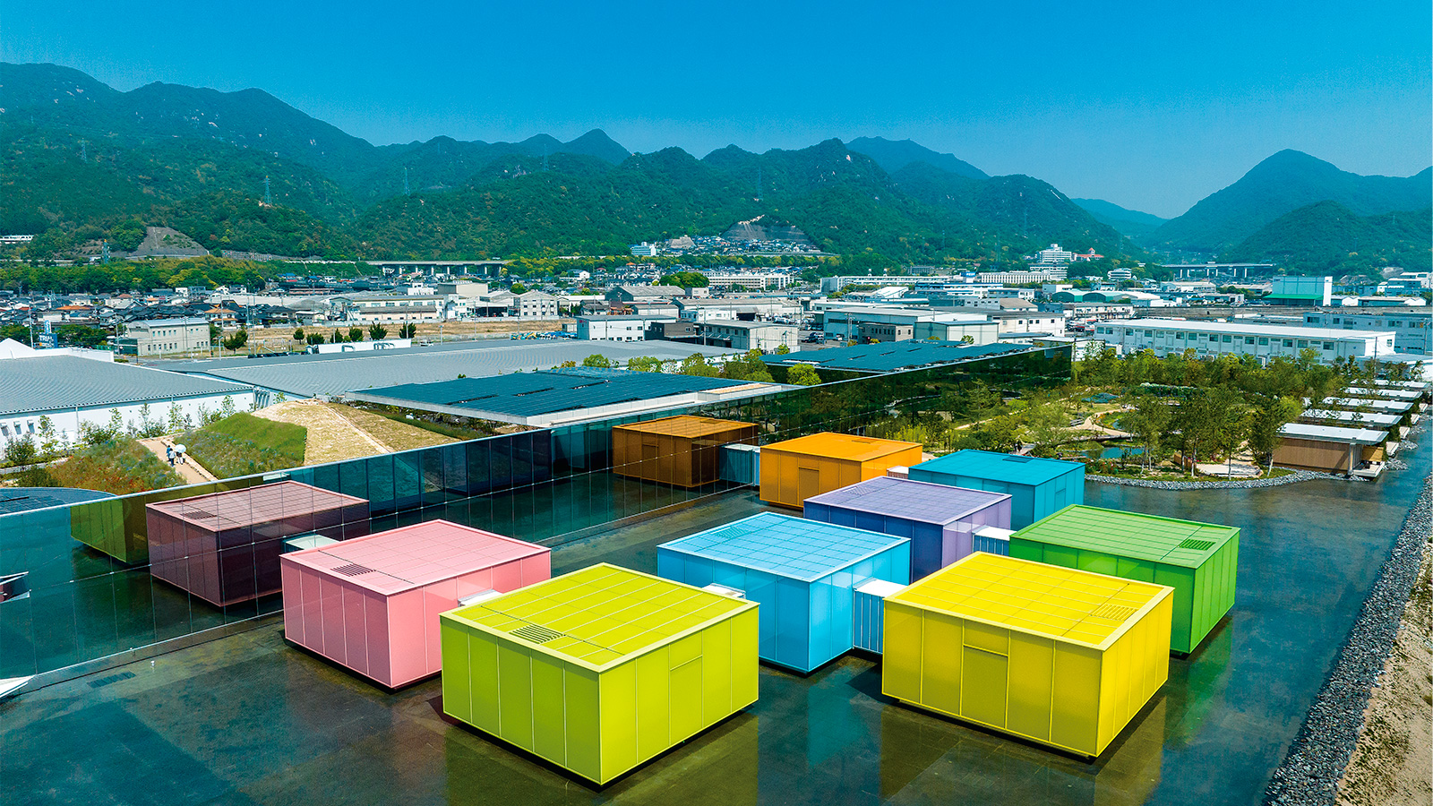 Q．まさに坂茂ワールド、美術館のカラフルな展示室の仕掛けとは