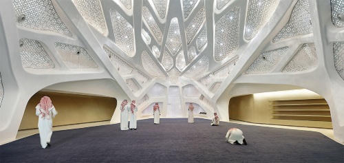 祈りのための祈祷室・ムサラ。サウジアラビアは国民の大半がイスラム教徒のなかでも戒律が厳しいワッハーブ派に属する。1日5回ある祈りの時間のために祈祷室がつくられた（写真：Hufton+Crow）