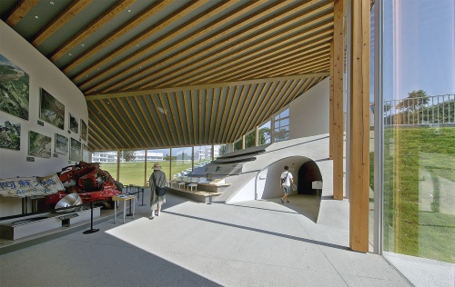 〔写真2〕地下を併用した展示空間