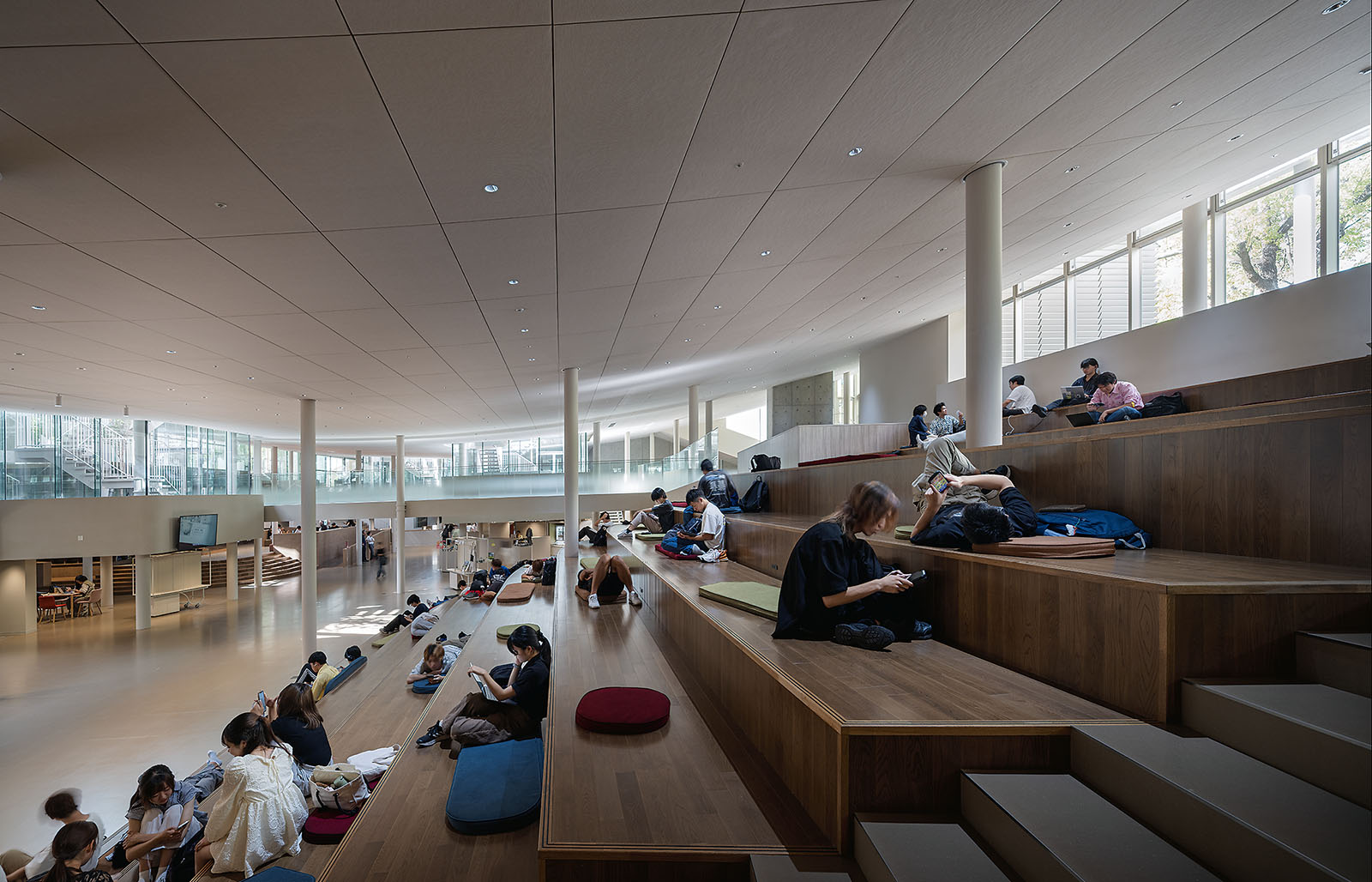 めくれた緑地の下に共創の場（2ページ目） | 日経クロステック（xTECH）