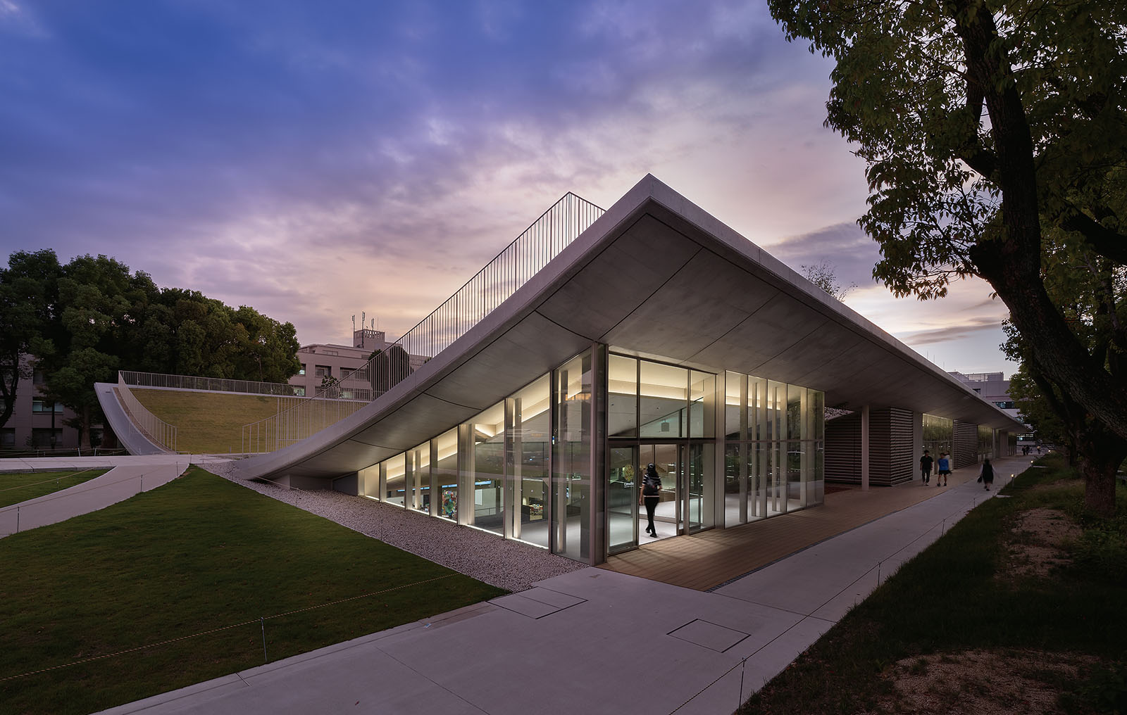 めくれた緑地の下に共創の場（2ページ目） | 日経クロステック（xTECH）