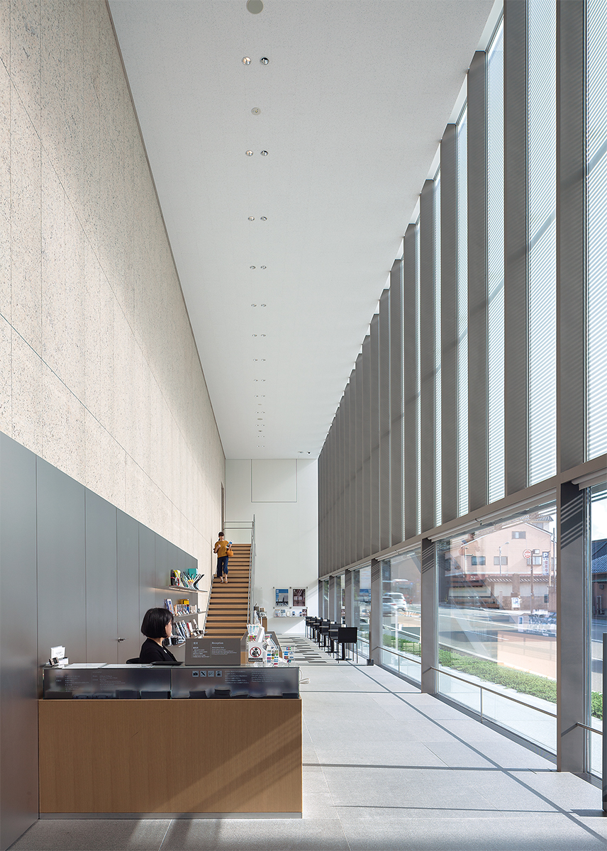 ガラスと石の 箱 で街に刺激 日経クロステック Xtech