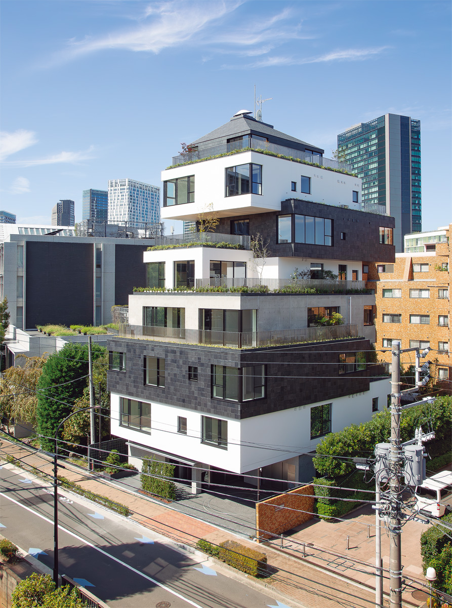 伊東豊雄”ケリングビル（旧TOD'S表参道ビル）”ケヤキ並木を建築