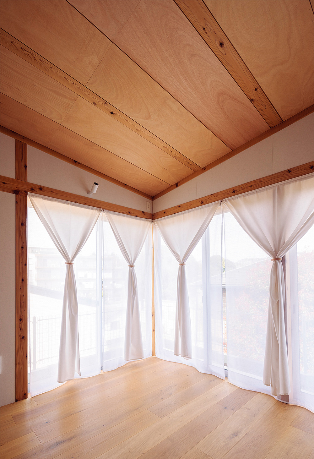 うねる曲面屋根の木造住宅（3ページ目） | 日経クロステック（xTECH）