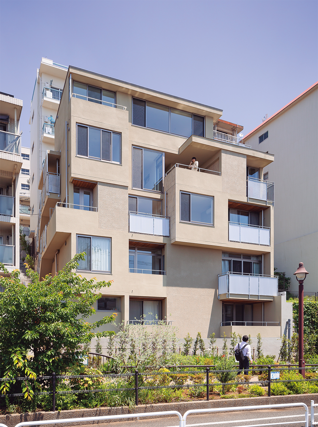 外部階段を生かした5層長屋 日経クロステック Xtech