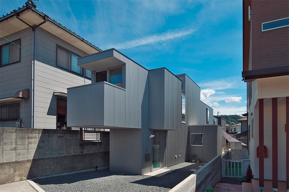 旗ざお敷地を貫く直線の家 | 日経クロステック（xTECH）