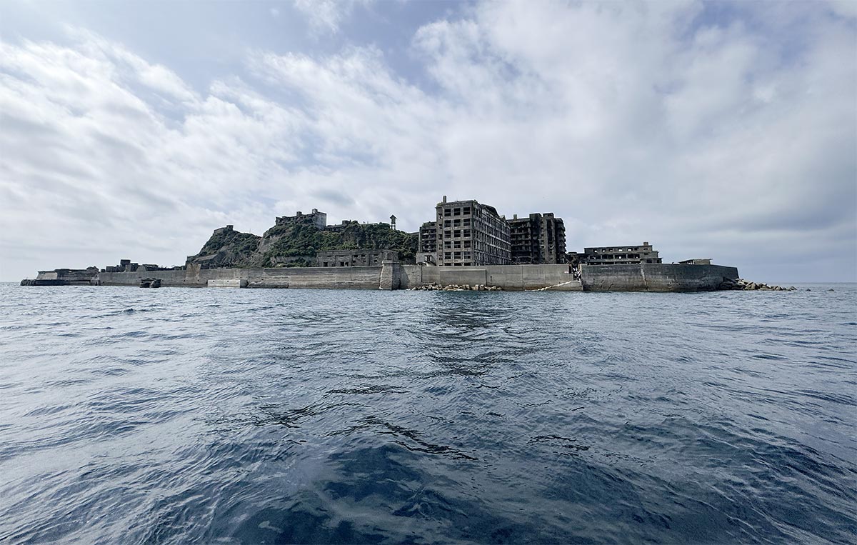 軍艦島で55年ぶり“新築工事” | 日経クロステック（xTECH）
