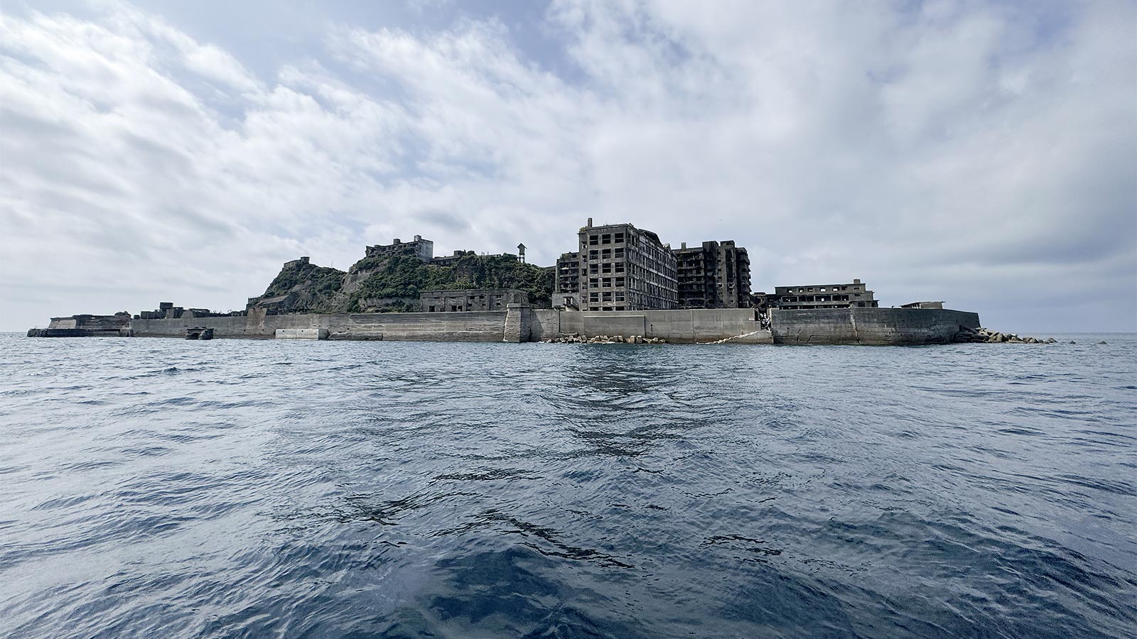 軍艦島で55年ぶり&ldquo;新築工事&rdquo;