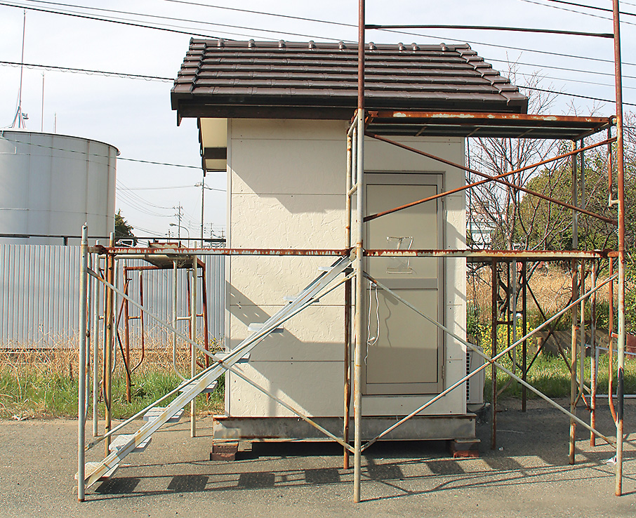 〔写真2〕試験棟でMDFと合板の差を検証