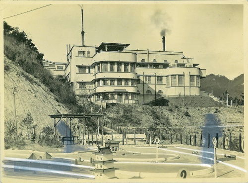 〔写真2〕「山の軍艦ホテル」とも呼ばれていた