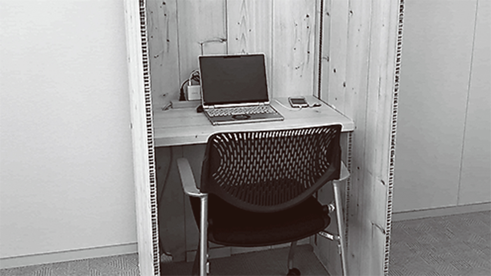 10秒で組み立てられる紙製のパーソナルブース | 日経クロステック（xTECH）