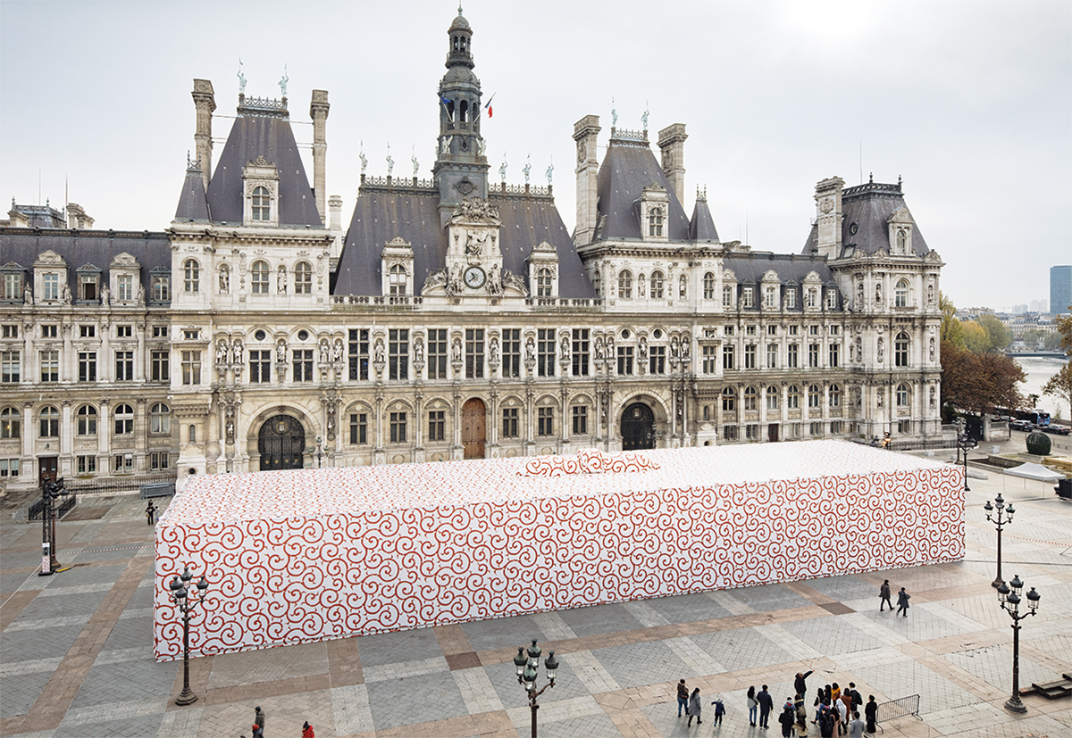 パリ市庁舎前に巨大「風呂敷パビリオン」 | 日経クロステック（xTECH）