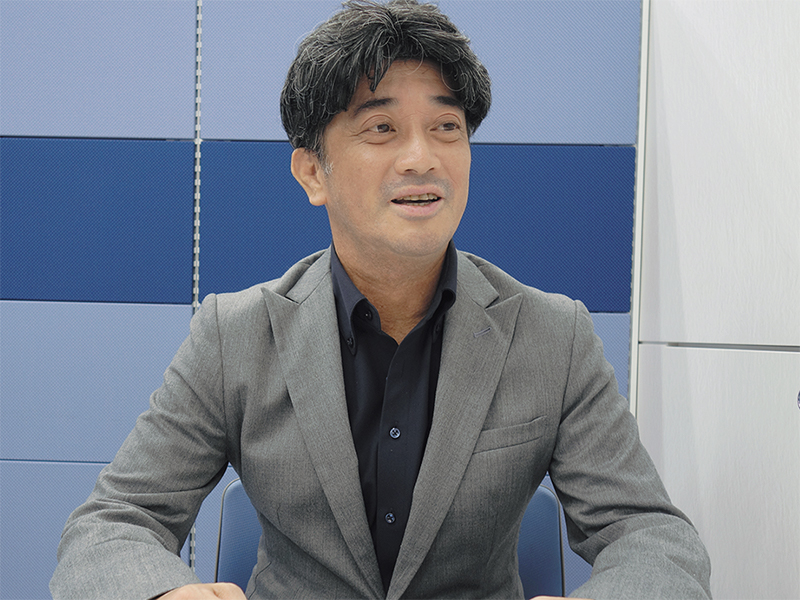 消すディテール”で内外一体の居場所づくり、竹中工務店・長谷川