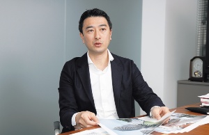 すべ やすひろ:1972年生まれ。95年明治大学理工学部卒業、三菱地所入社。2001年三菱地所設計。08年上海事務所代表、09年首席代表。11年三菱地所設計諮詢(上海)有限公司設計総監。12年台湾駐在を経て13年から三菱地所設計(写真:山田 愼二)