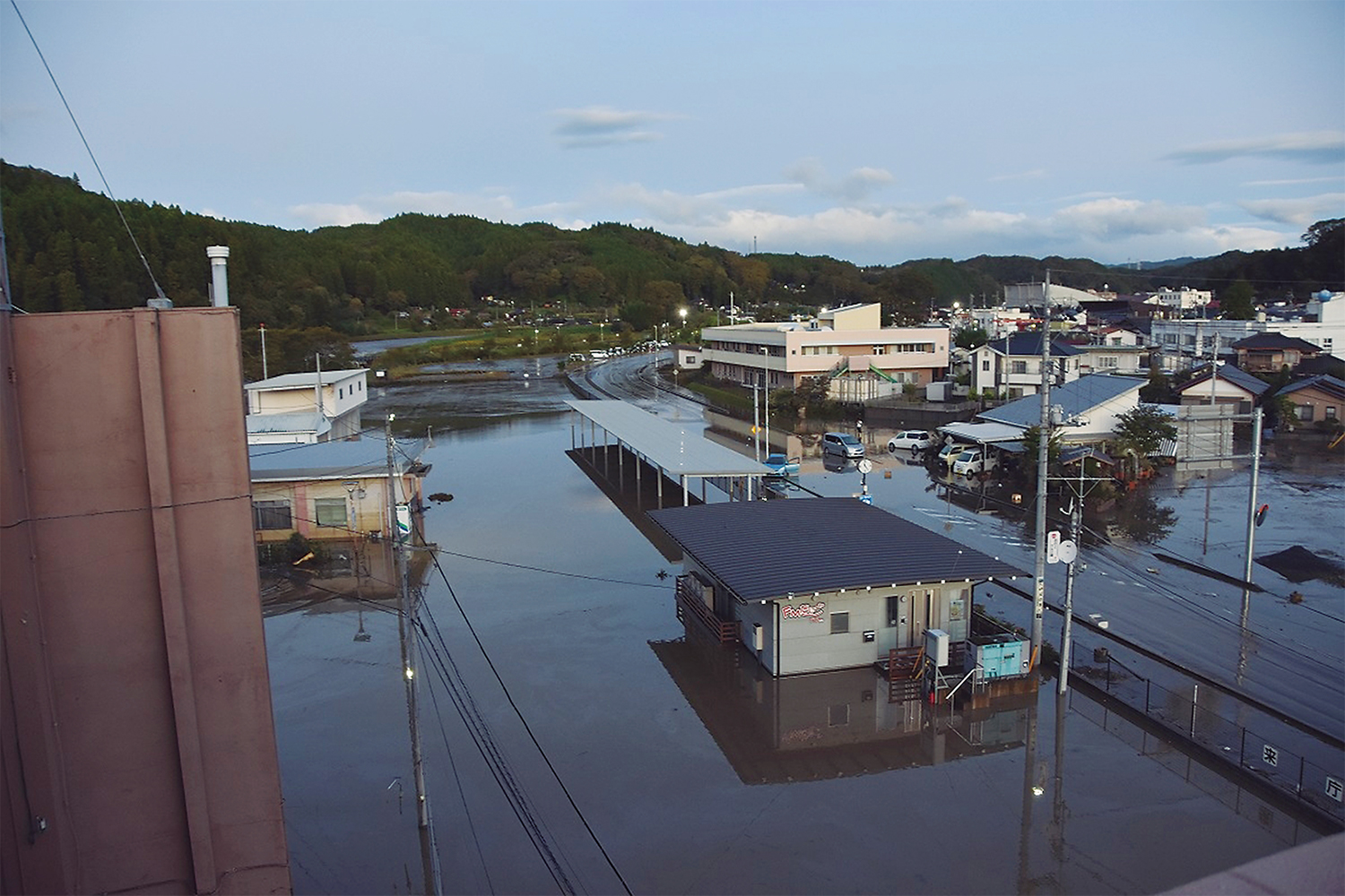 〔写真1〕新庁舎の建設予定地が台風で浸水