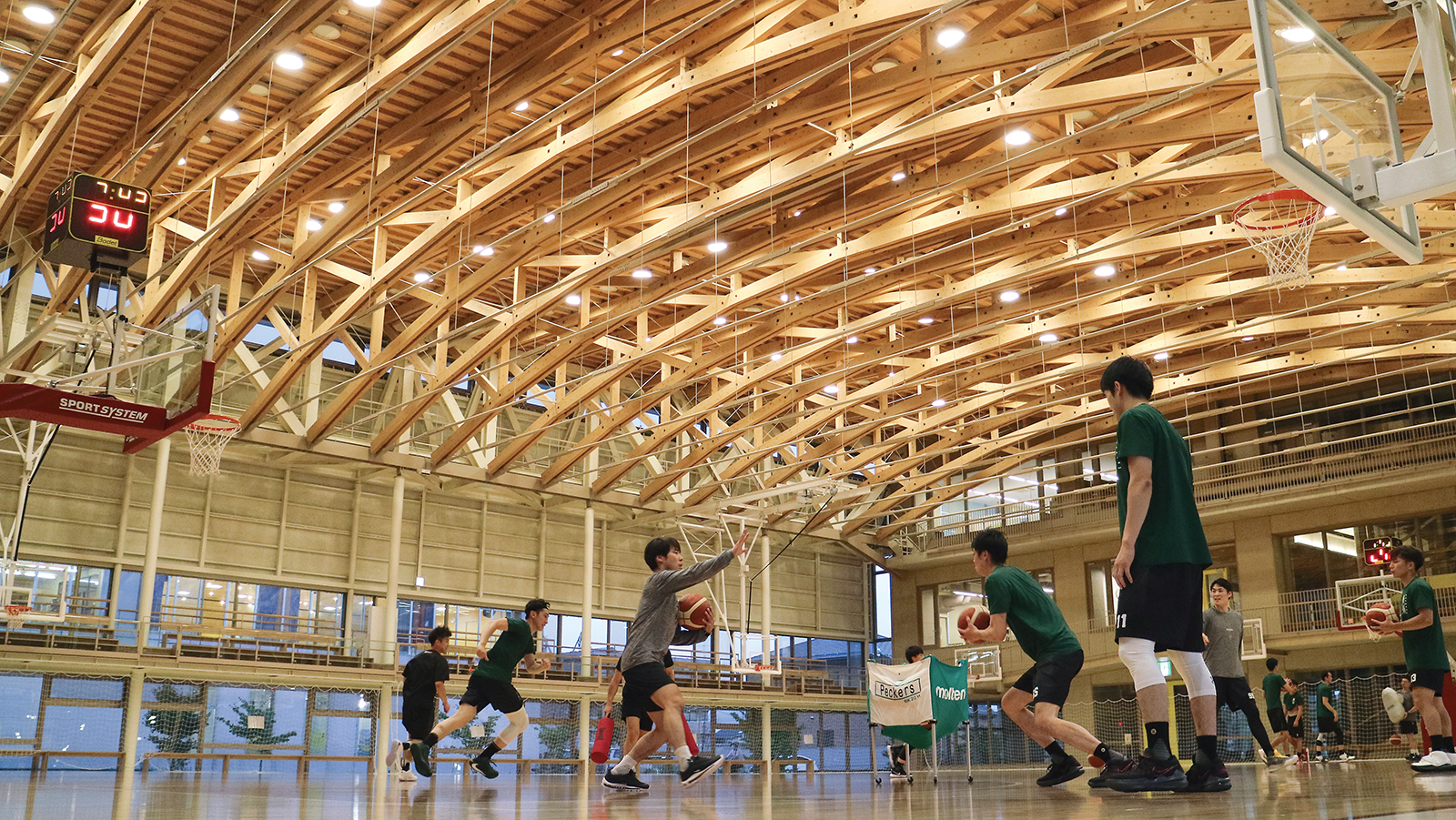 〔写真1〕地域に開いたスポーツ施設