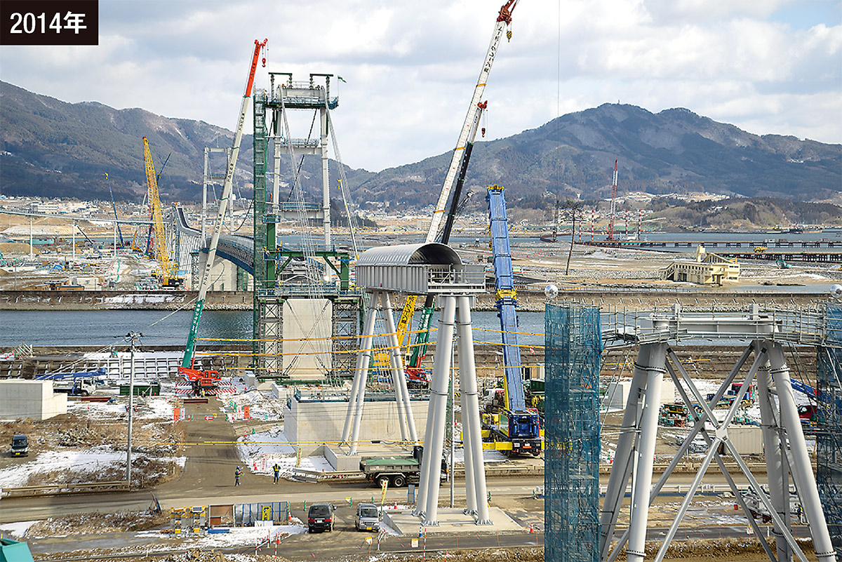 今泉地区の土砂を高田地区に運ぶための巨大ベルトコンベヤー（写真：村上 昭浩）