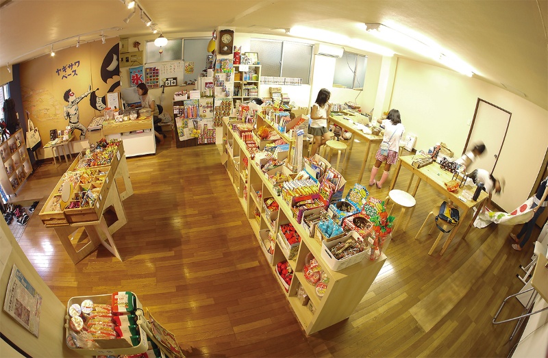 駄菓子屋併設でデザイン業拡大 日経クロステック Xtech 駄菓子屋併設でデザイン業拡大 日経クロステック Xtech