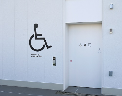 5階の車椅子用トイレ（写真：日経クロストレンド）