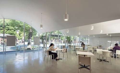 〔写真3〕学生の滞在場所は地域への発信場所にも