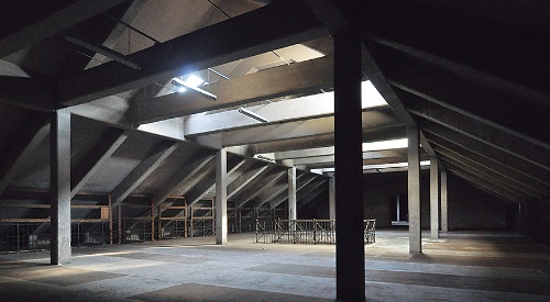被服支廠の内観。内部は鉄筋コンクリートでつくられており、レンガで覆われた外観とは印象が異なる（写真：アーキウォーク広島）
