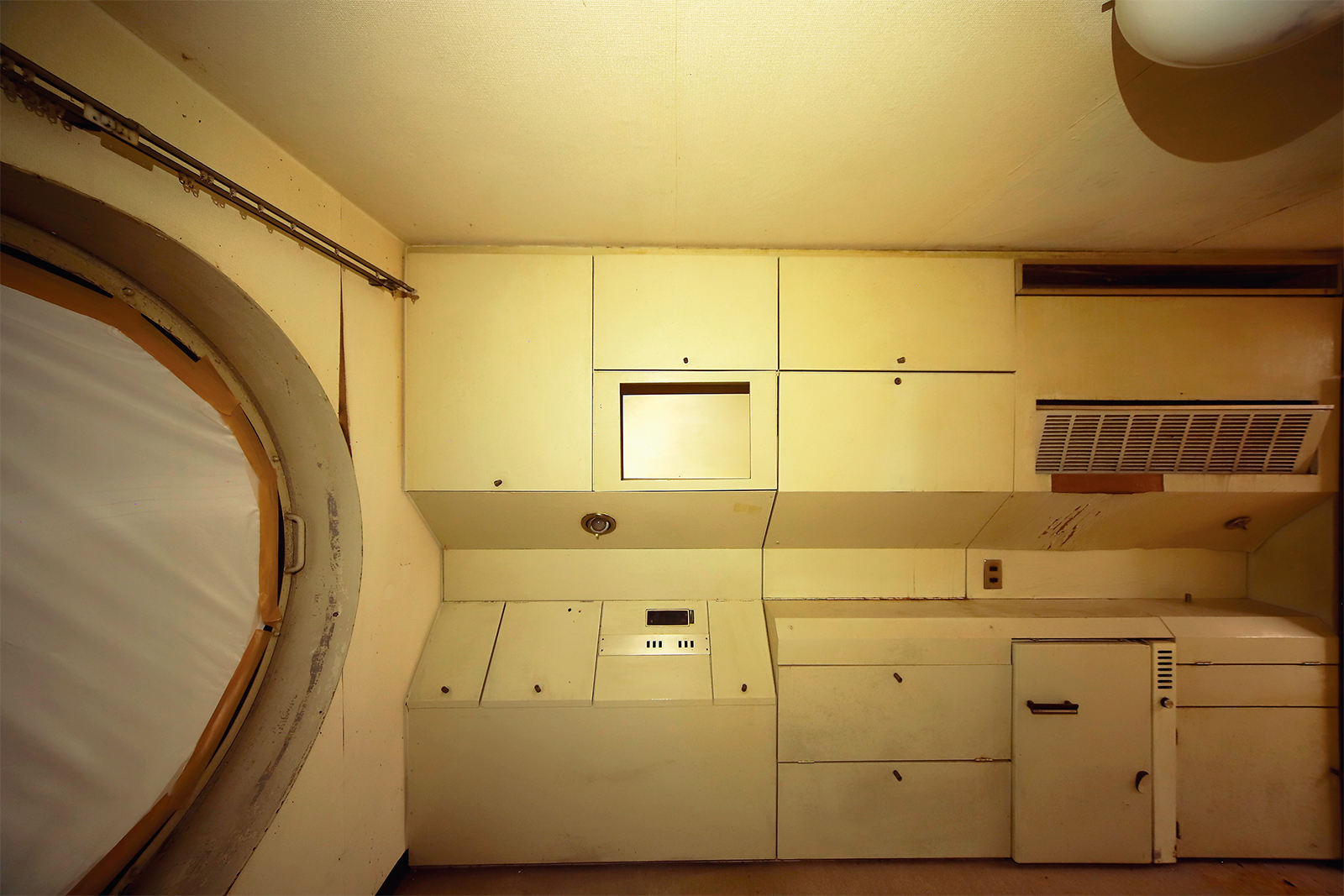〔写真1〕居住のための最小限空間