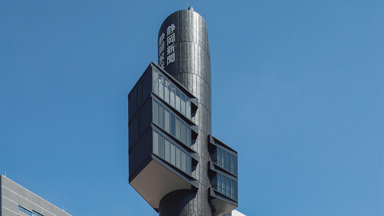 丹下のメタボリズム建築を改修、大成建設が「幹」を内側から補強