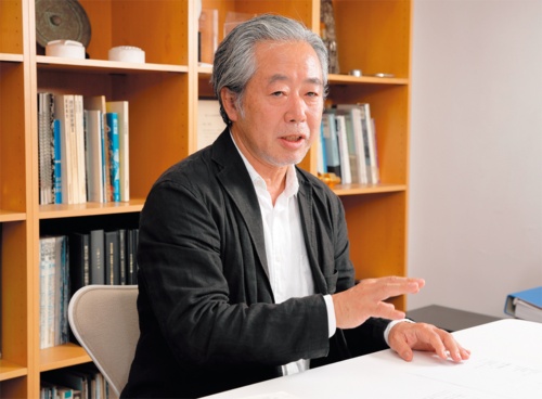ないとう・ひろし:1950年生まれ。早稲田大学大学院修士課程修了後、フェルナンド・イゲーラス建築設計事務所、菊竹清訓建築設計事務所を経て、81年内藤廣建築設計事務所を設立。2001~11年東京大学大学院工学系研究科社会基盤学専攻教授、東京大学副学長を歴任(写真:山田 愼二)
